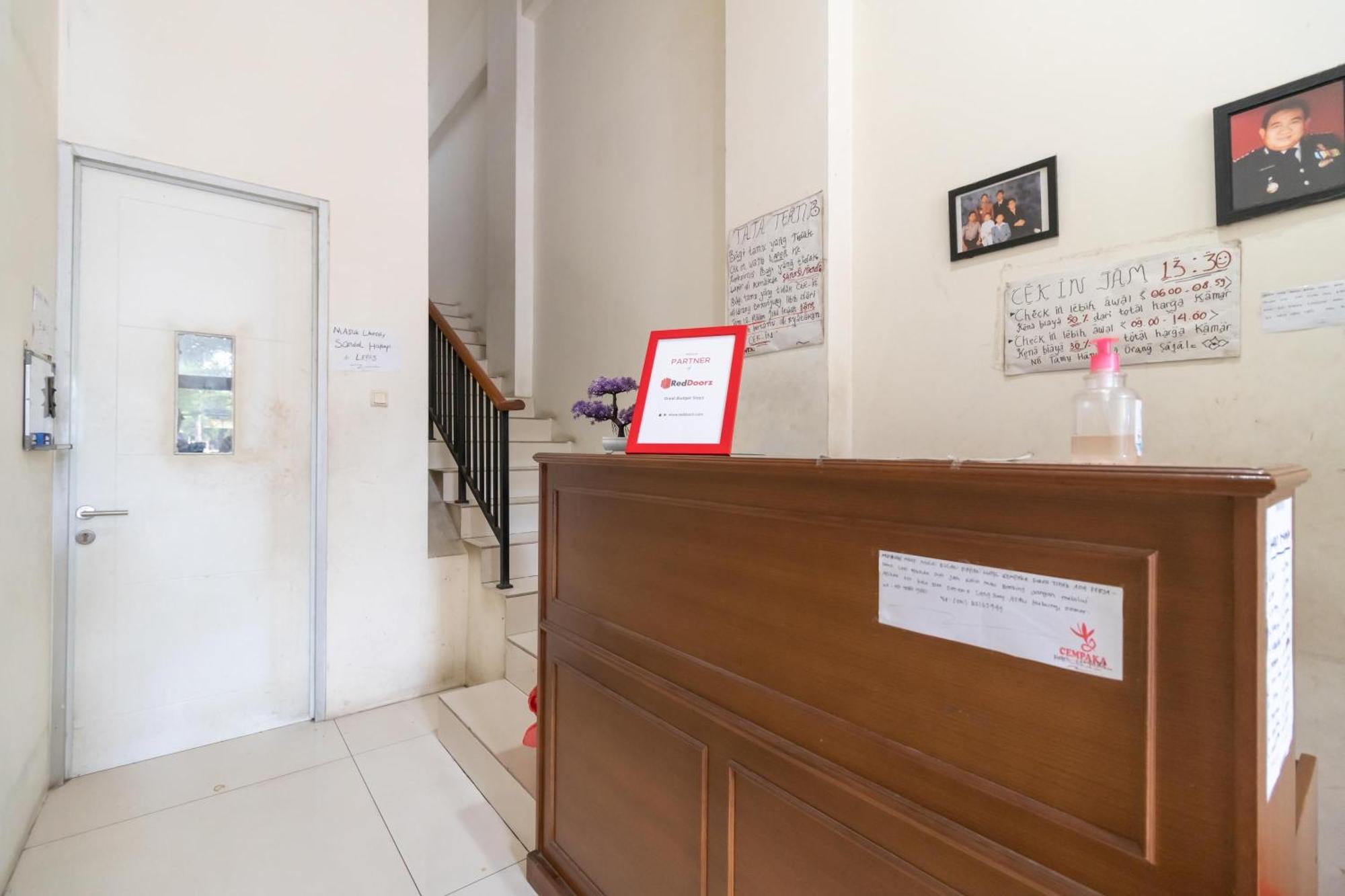 Reddoorz Near Universitas Esa Unggul Bekasi Harapan Indah Kültér fotó