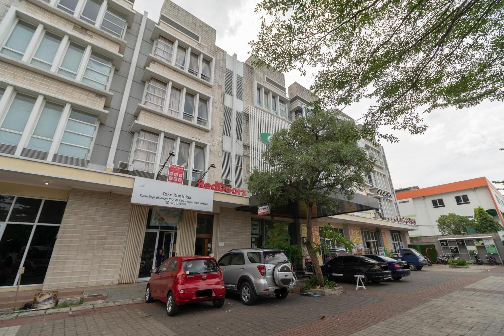 Reddoorz Near Universitas Esa Unggul Bekasi Harapan Indah Kültér fotó