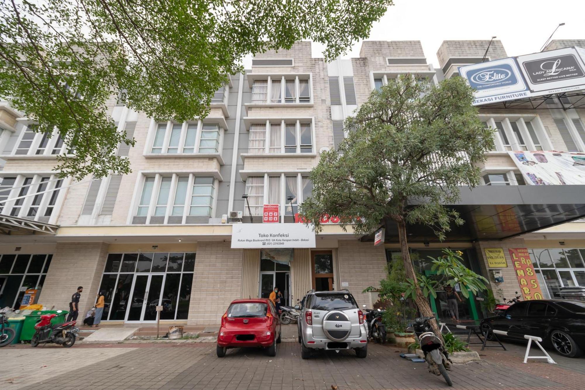 Reddoorz Near Universitas Esa Unggul Bekasi Harapan Indah Kültér fotó