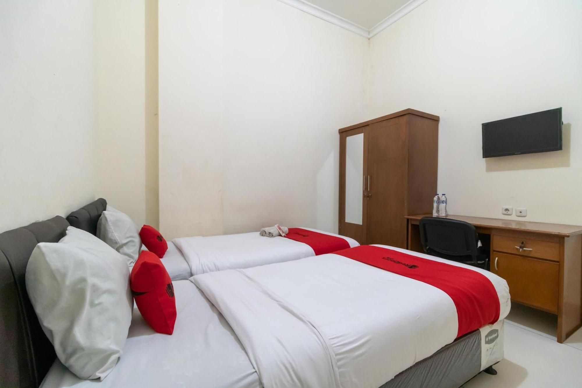 Reddoorz Near Universitas Esa Unggul Bekasi Harapan Indah Kültér fotó