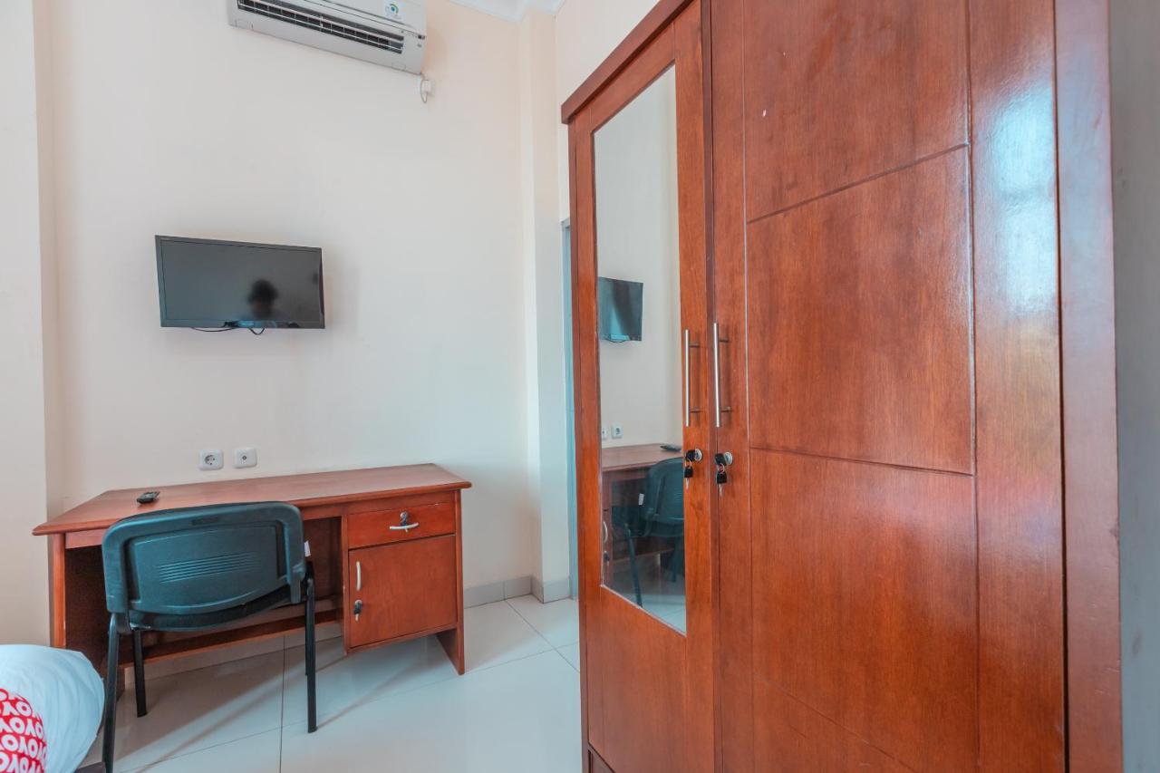 Reddoorz Near Universitas Esa Unggul Bekasi Harapan Indah Kültér fotó